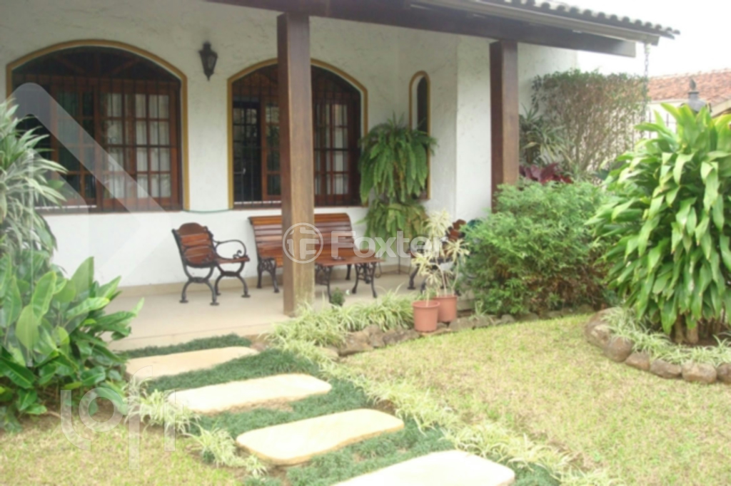Casa à venda com 4 quartos, 263m² - Foto 1