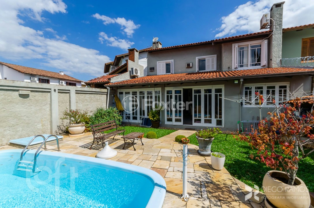 Casa à venda com 3 quartos, 219m² - Foto 1