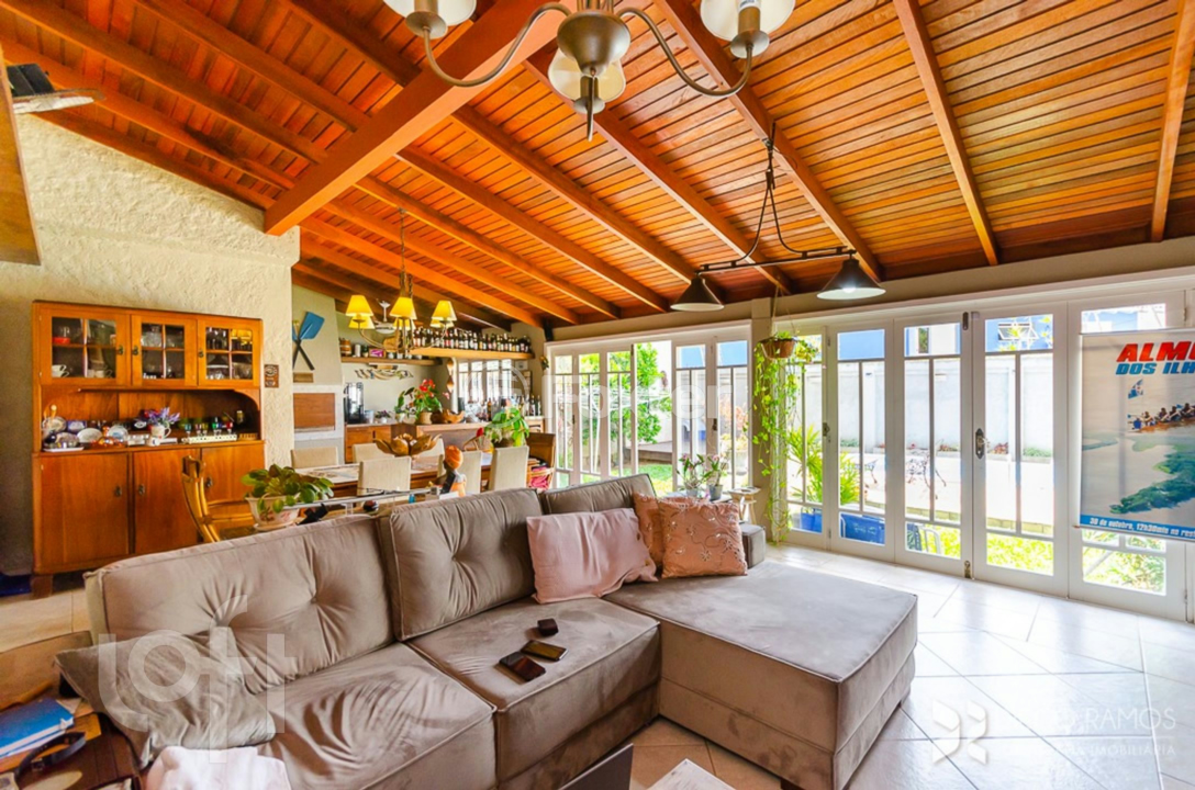 Casa à venda com 3 quartos, 219m² - Foto 2