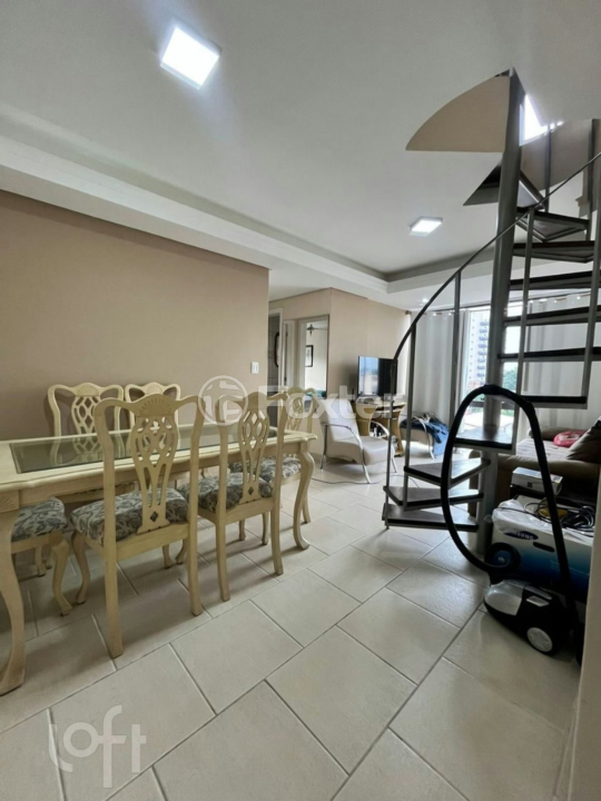 Cobertura à venda com 2 quartos, 112m² - Foto 2