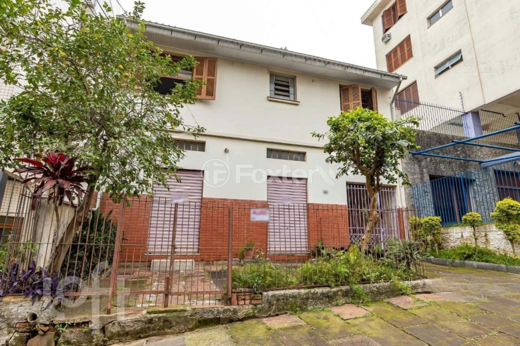 Casa à venda com 3 quartos, 210m² - Foto 1