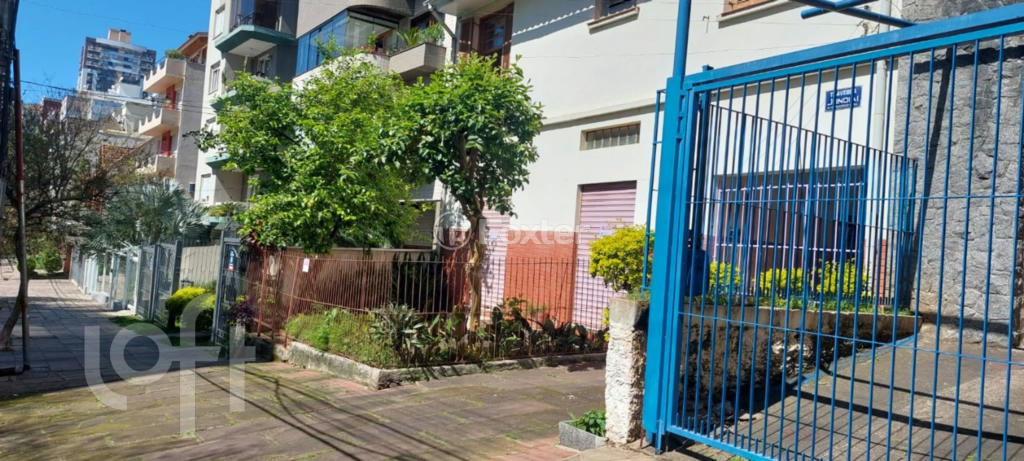 Casa à venda com 3 quartos, 210m² - Foto 2