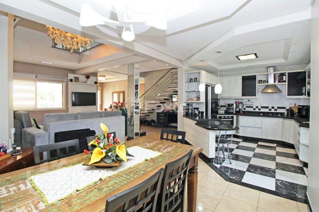Casa à venda com 3 quartos, 192m² - Foto 1