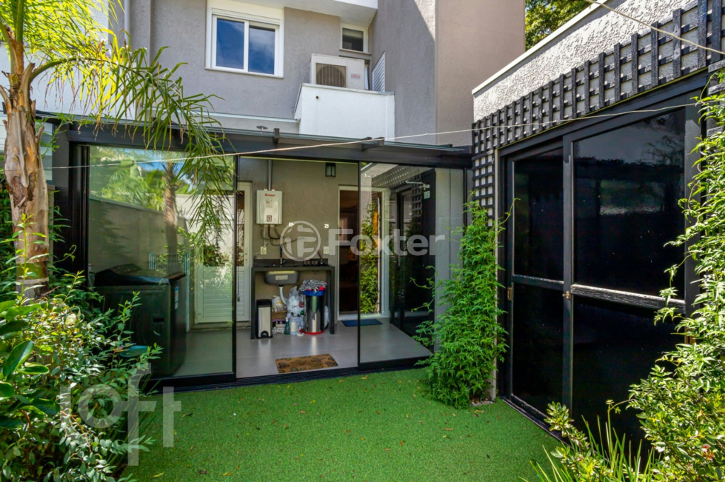 Casa de Condomínio à venda com 3 quartos, 240m² - Foto 2