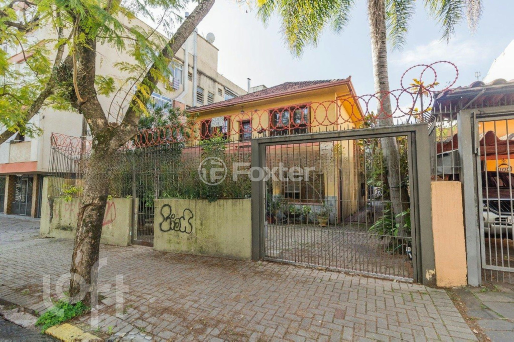 Casa à venda com 3 quartos, 256m² - Foto 1