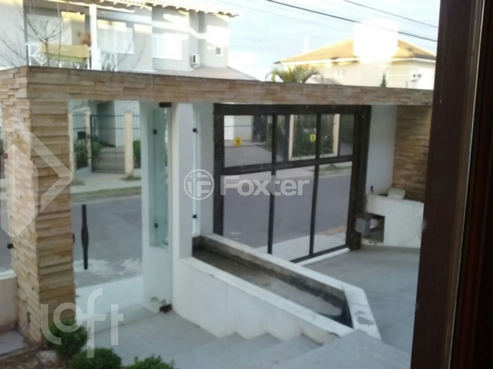 Casa à venda com 3 quartos, 243m² - Foto 1