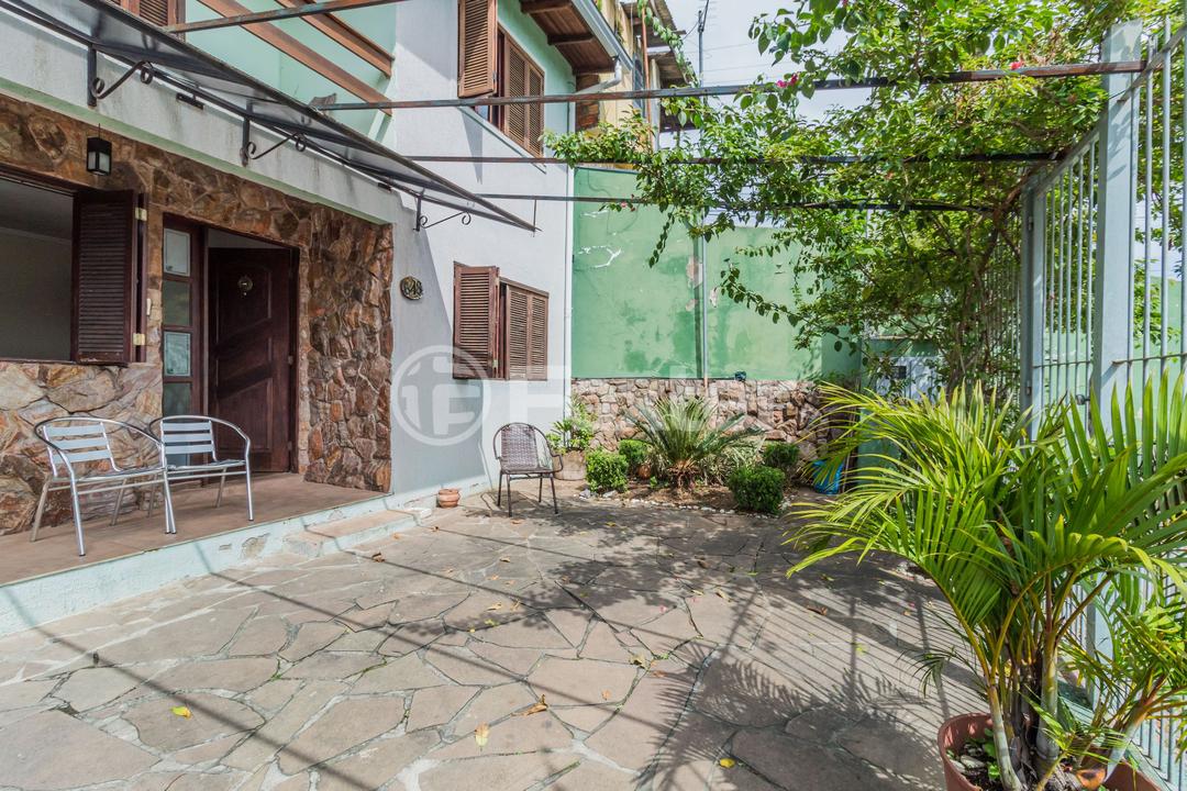Casa à venda com 6 quartos, 247m² - Foto 4