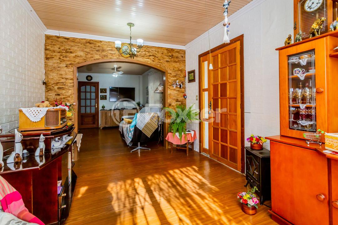 Casa à venda com 4 quartos, 200m² - Foto 2