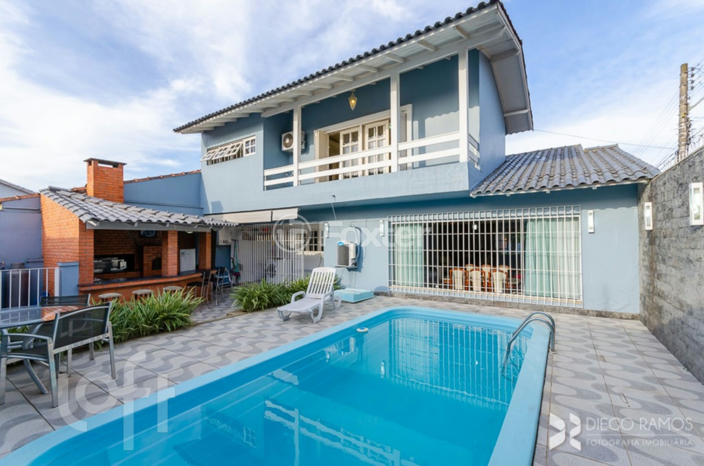 Casa à venda com 3 quartos, 256m² - Foto 1