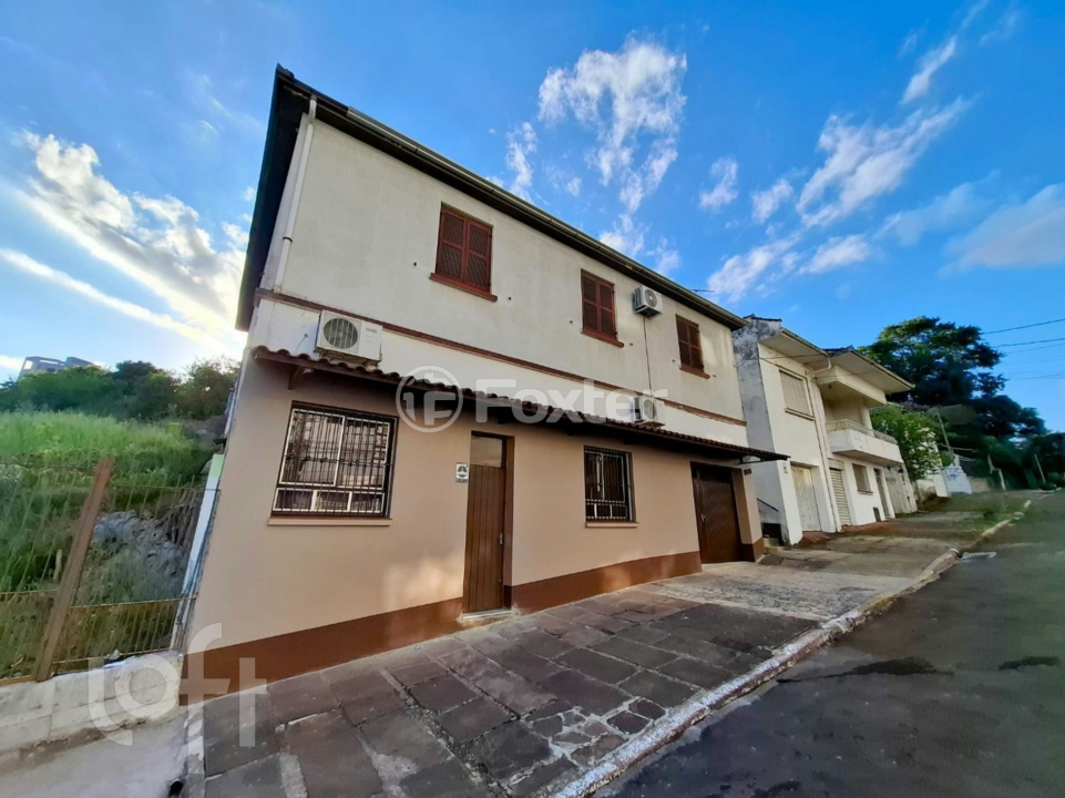 Casa à venda com 7 quartos, 385m² - Foto 2