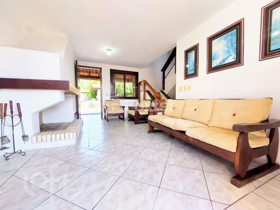 Casa à venda com 3 quartos, 200m² - Foto 1