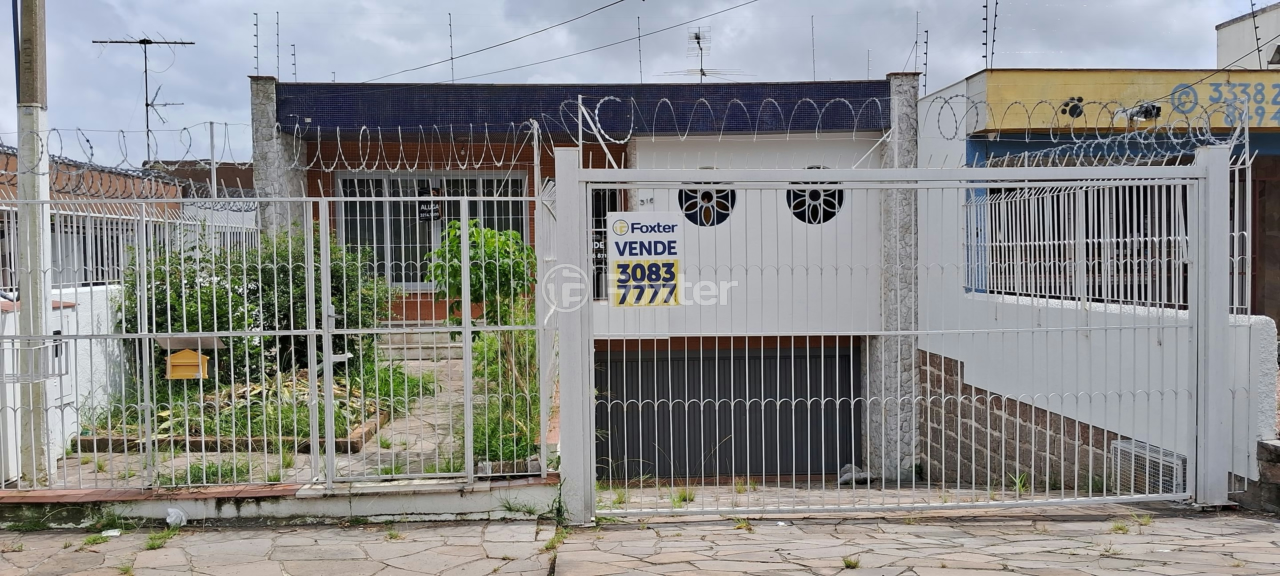 Casa à venda com 3 quartos, 259m² - Foto 1