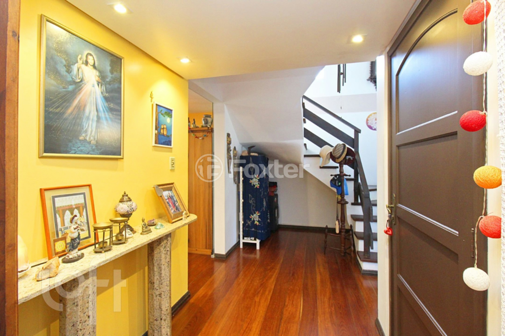 Casa de Condomínio à venda com 3 quartos, 217m² - Foto 2