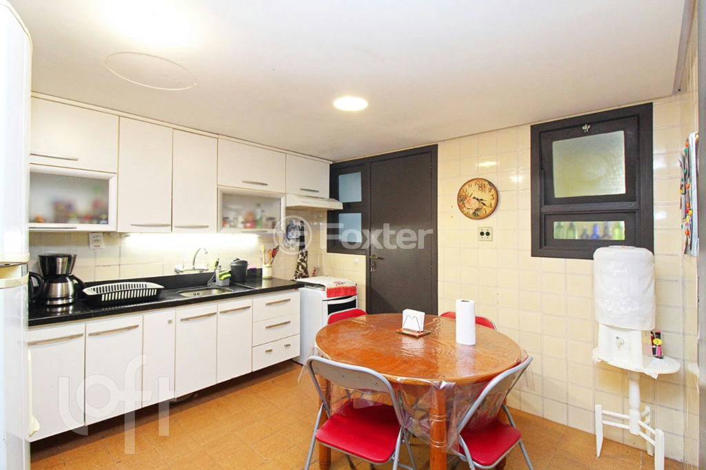 Casa de Condomínio à venda com 3 quartos, 217m² - Foto 4