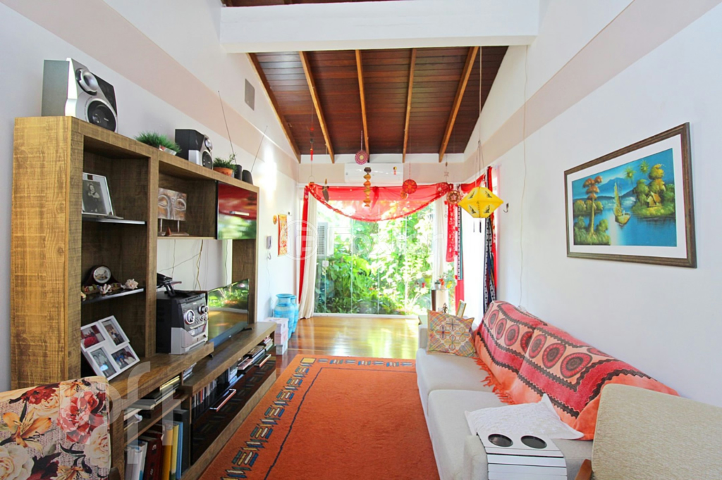 Casa de Condomínio à venda com 3 quartos, 217m² - Foto 1