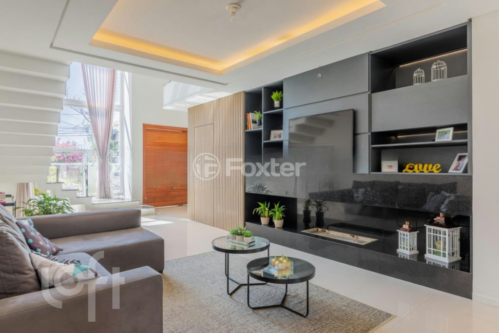 Casa à venda com 3 quartos, 315m² - Foto 1
