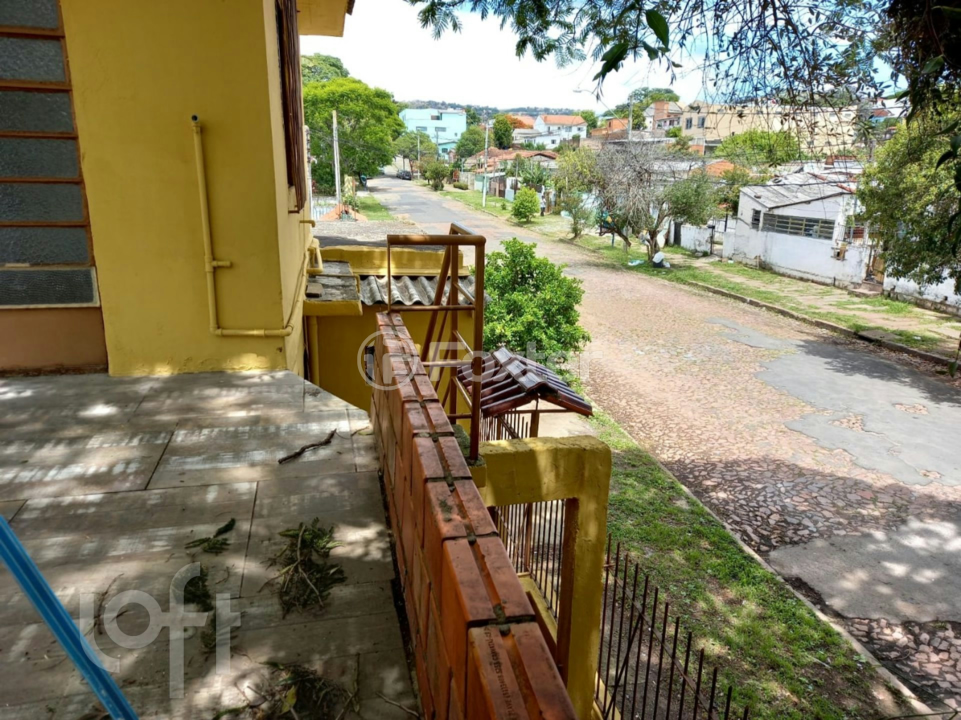 Casa à venda com 3 quartos, 252m² - Foto 1