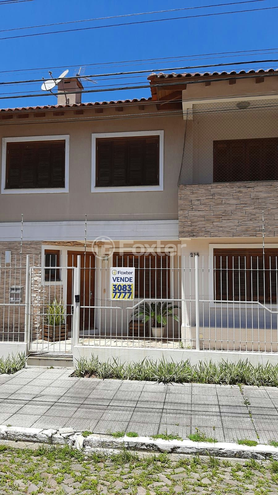 Casa à venda com 3 quartos, 169m² - Foto 1