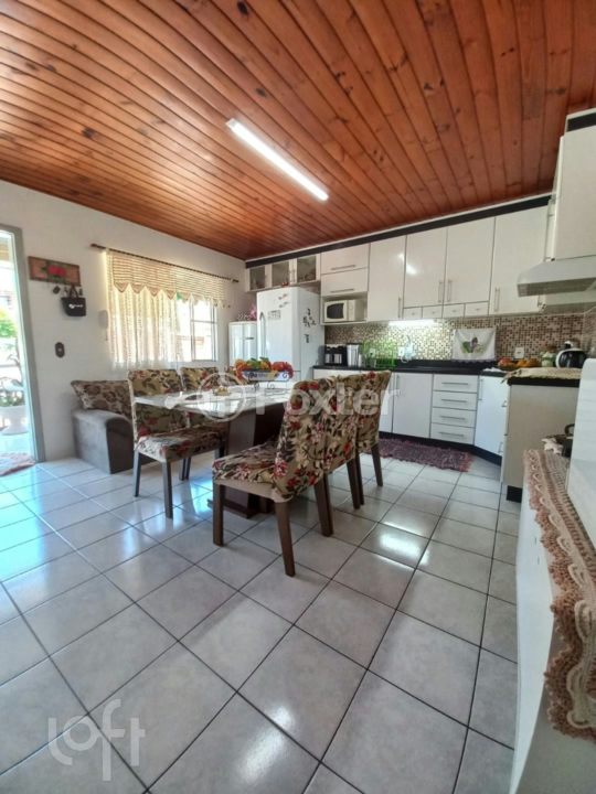 Casa à venda com 3 quartos, 102m² - Foto 1