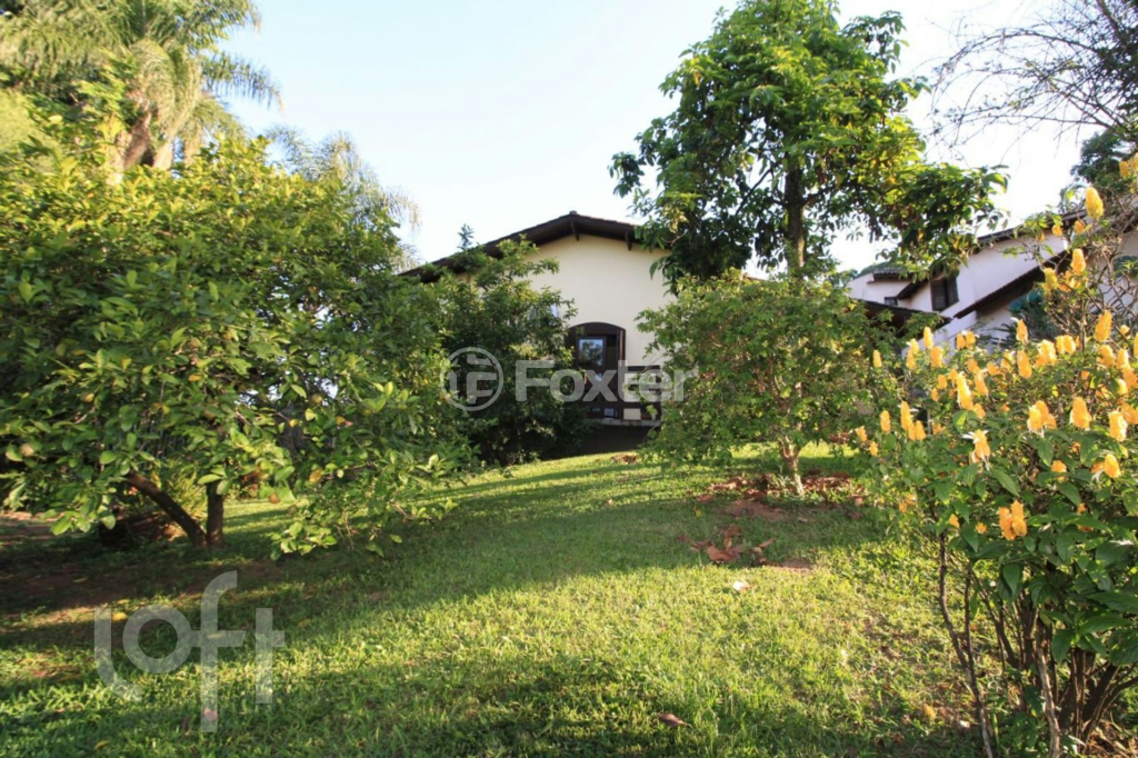 Casa à venda com 3 quartos, 234m² - Foto 1