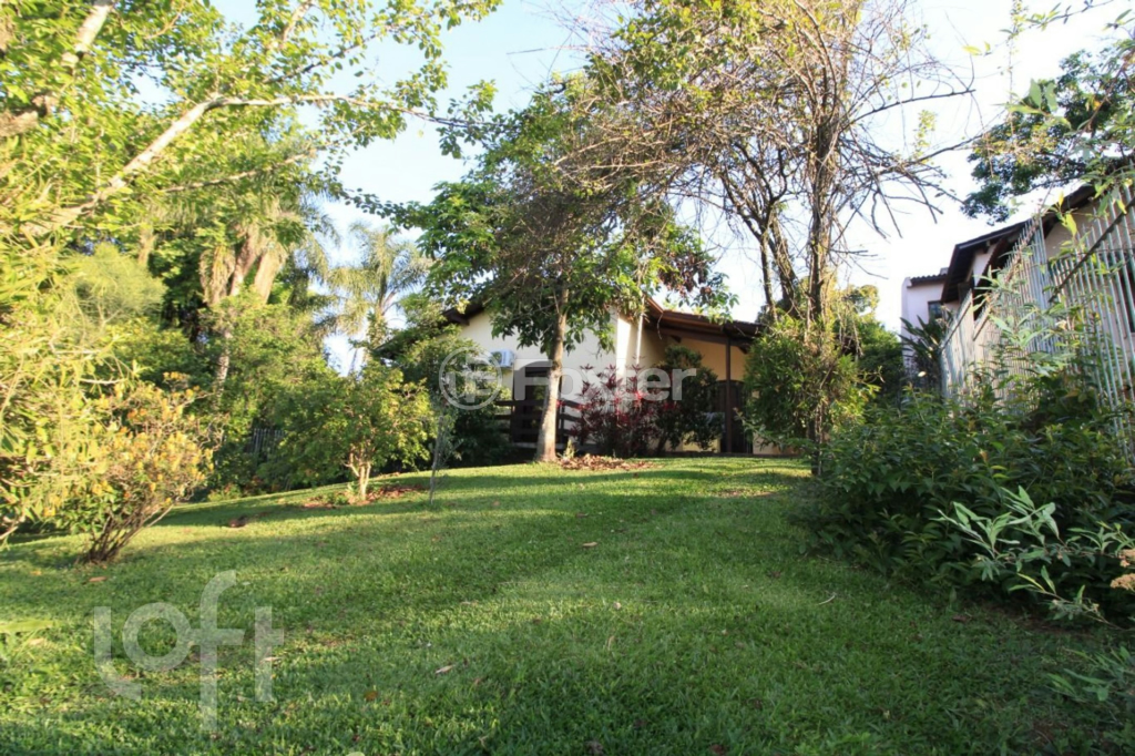 Casa à venda com 3 quartos, 234m² - Foto 2
