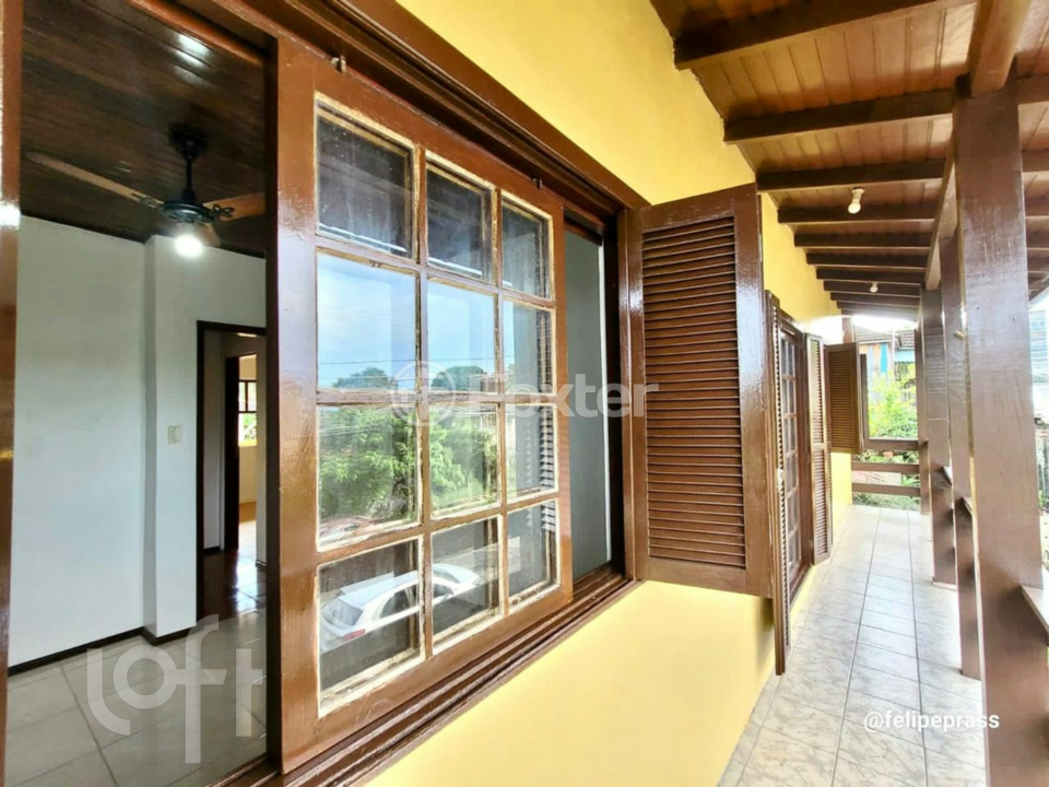 Casa à venda com 3 quartos, 213m² - Foto 3