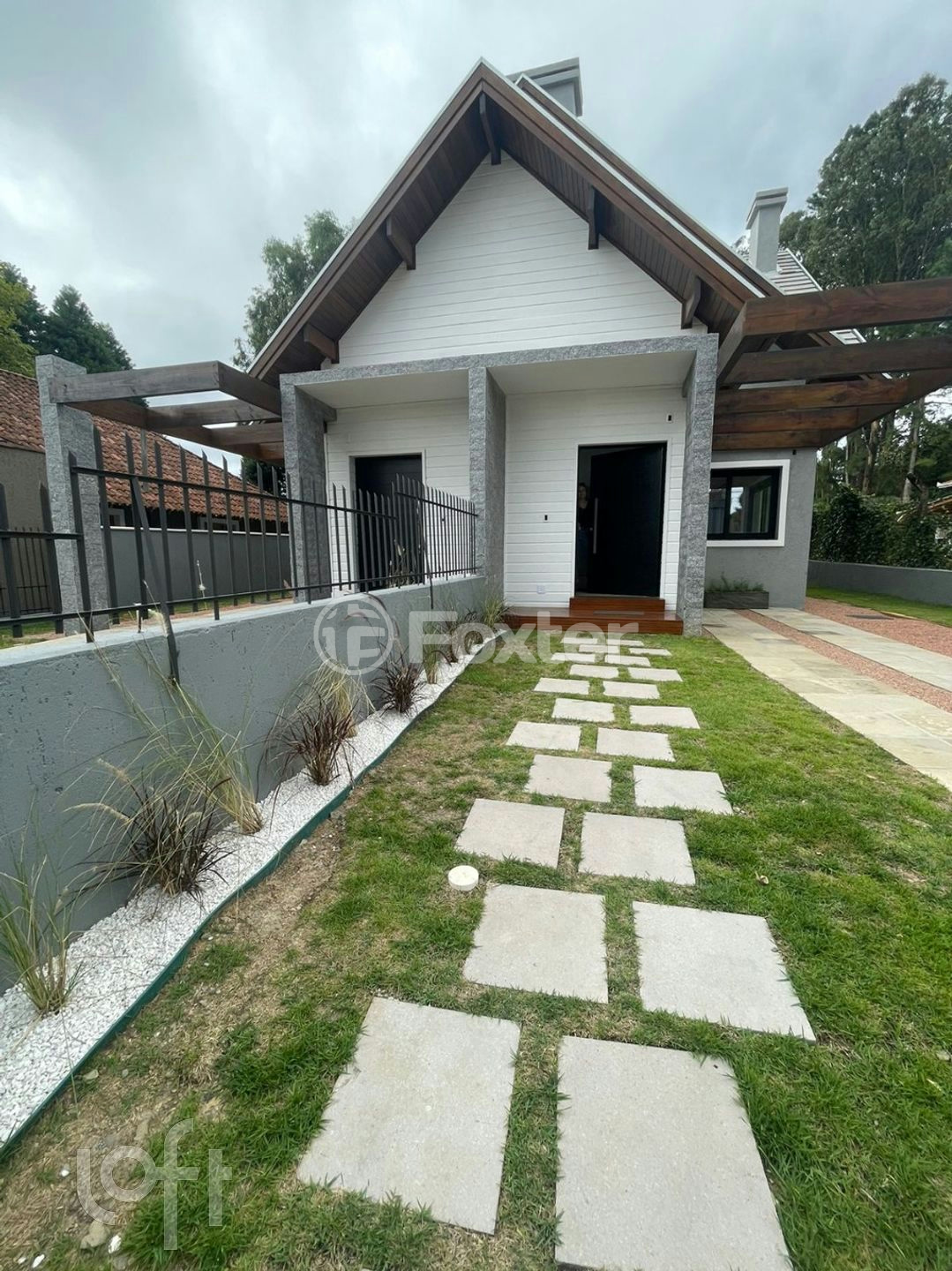 Casa à venda com 3 quartos, 111m² - Foto 1