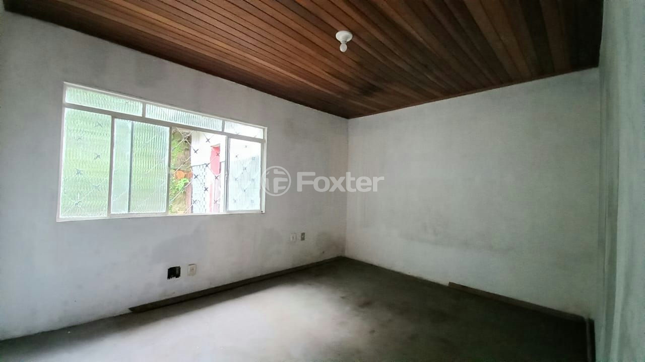 Casa à venda com 3 quartos, 235m² - Foto 2