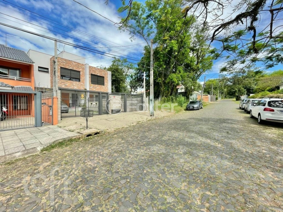 Casa à venda com 3 quartos, 142m² - Foto 1