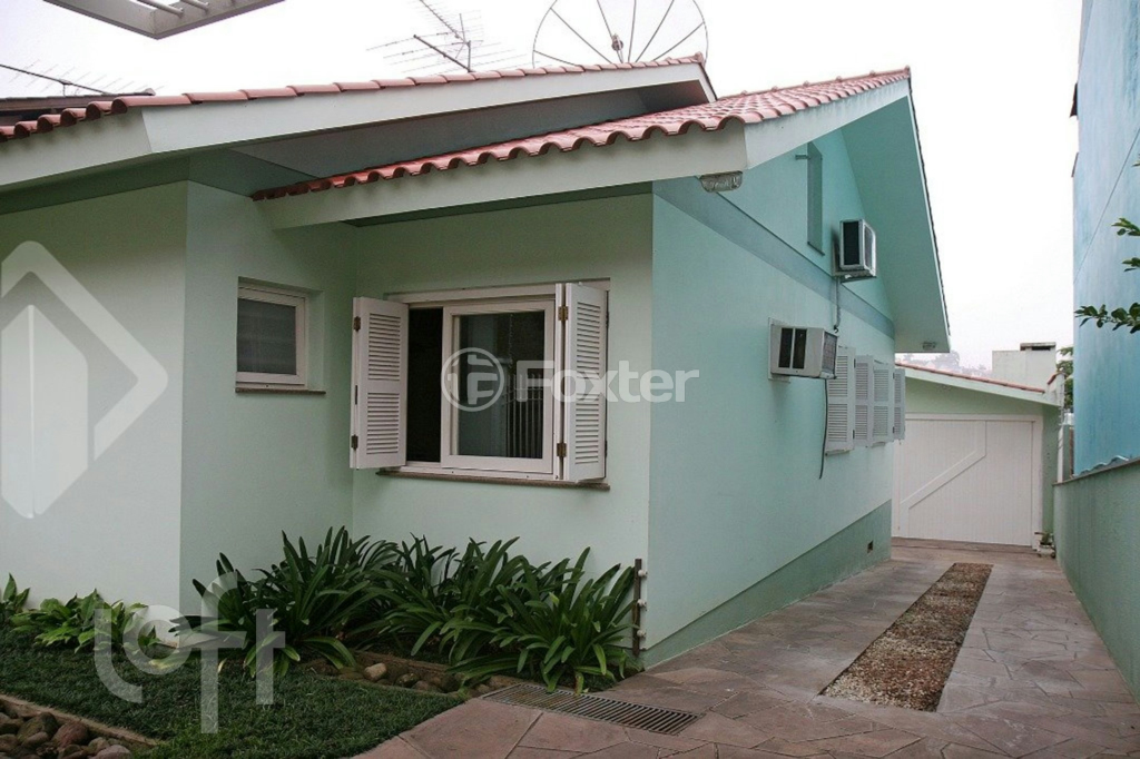 Casa à venda com 3 quartos, 206m² - Foto 1