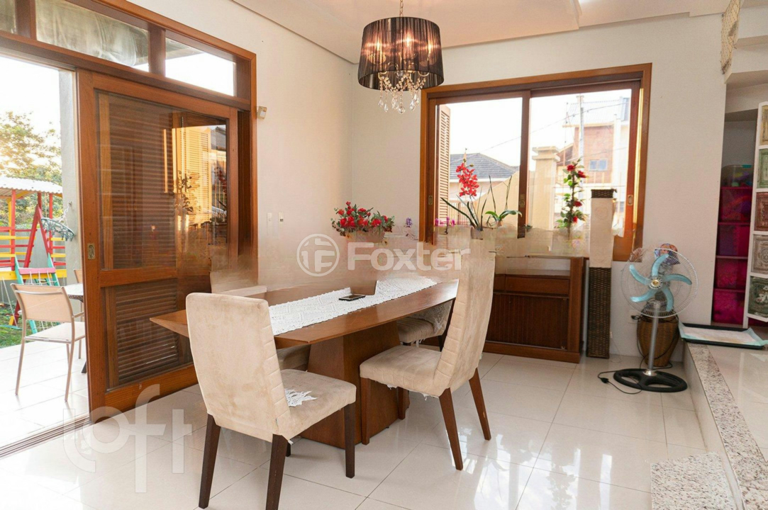 Casa à venda com 3 quartos, 219m² - Foto 2