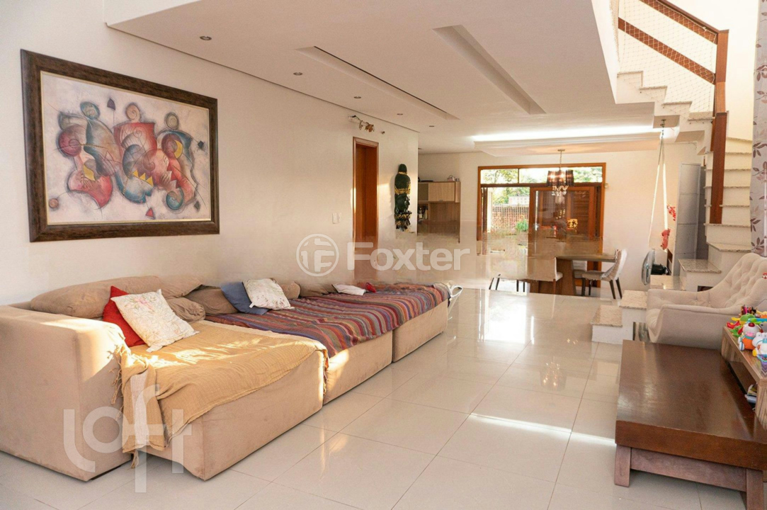 Casa à venda com 3 quartos, 219m² - Foto 1