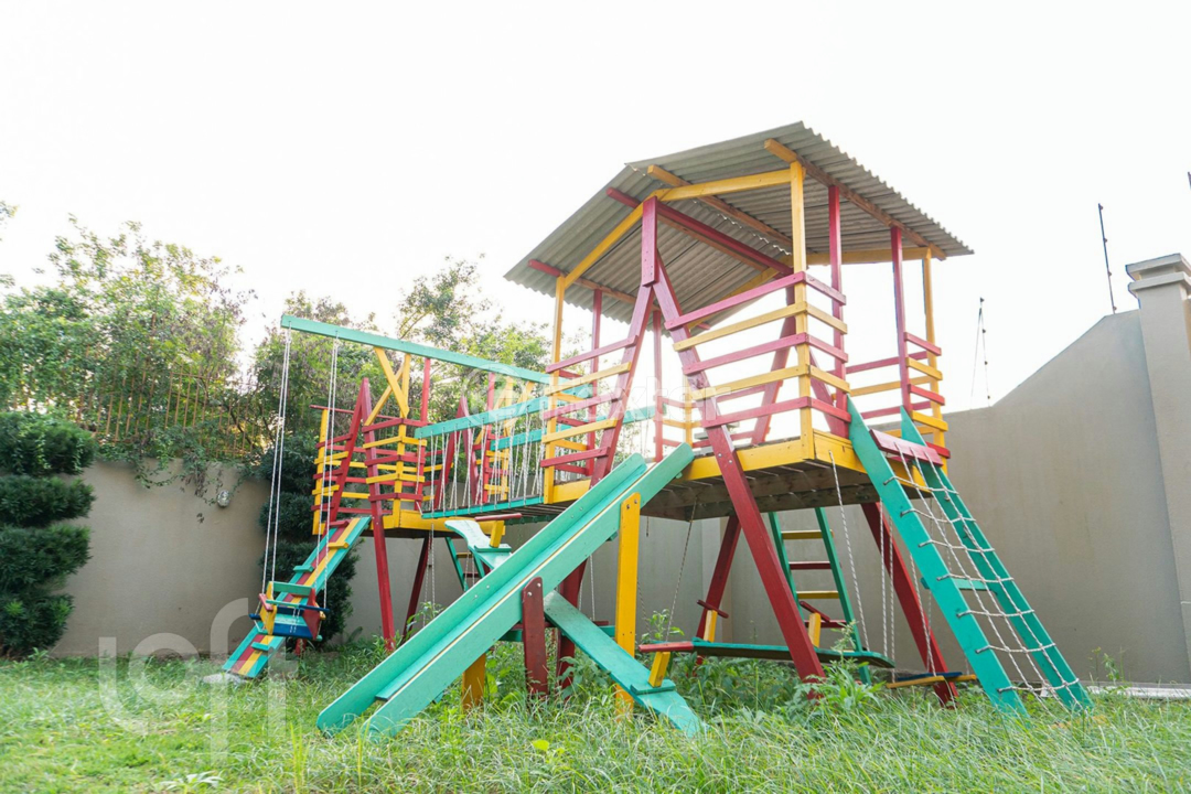 Casa à venda com 3 quartos, 219m² - Foto 10