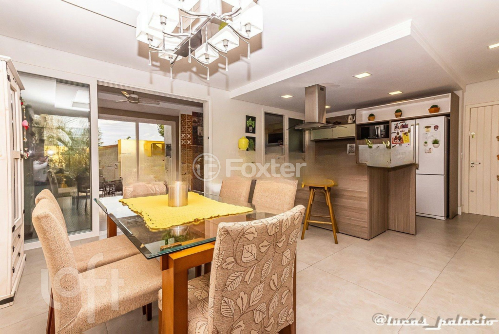 Casa à venda com 4 quartos, 328m² - Foto 1