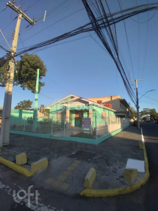Casa à venda com 3 quartos, 137m² - Foto 1