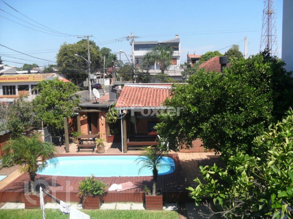 Casa à venda com 3 quartos, 256m² - Foto 1