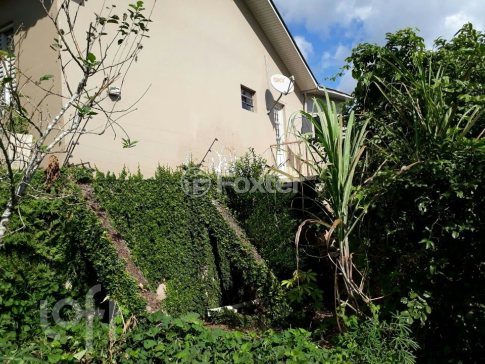 Casa à venda com 3 quartos, 174m² - Foto 1