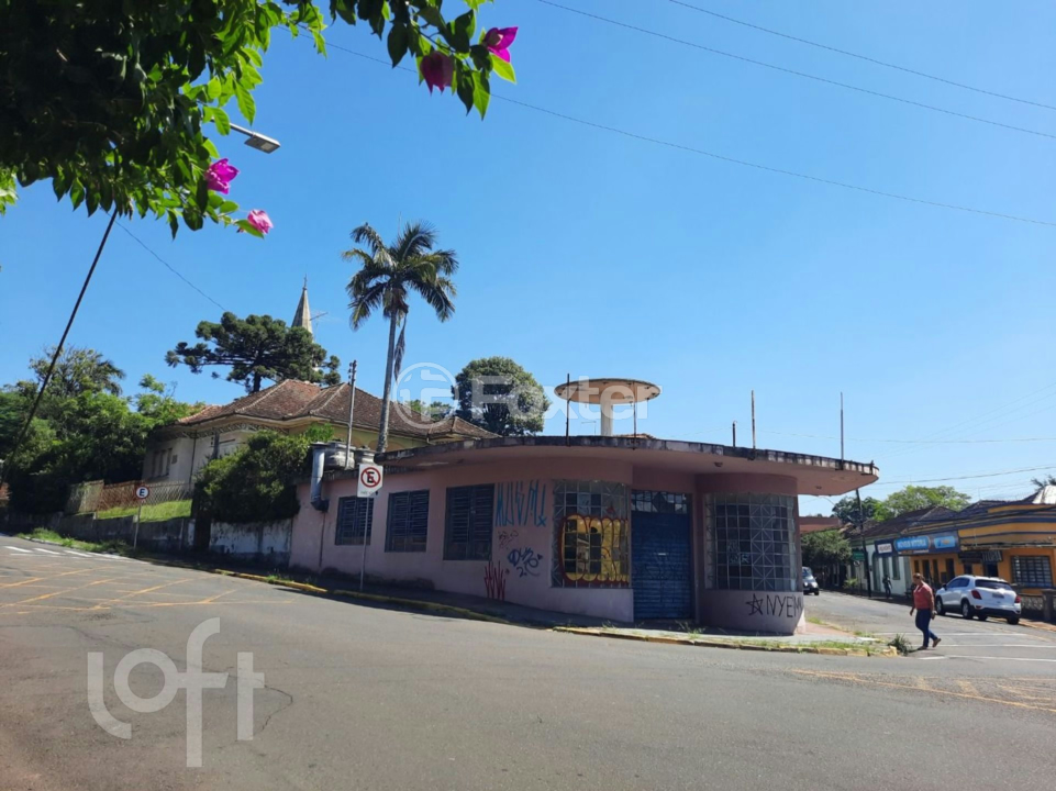 Casa à venda com 3 quartos, 271m² - Foto 4