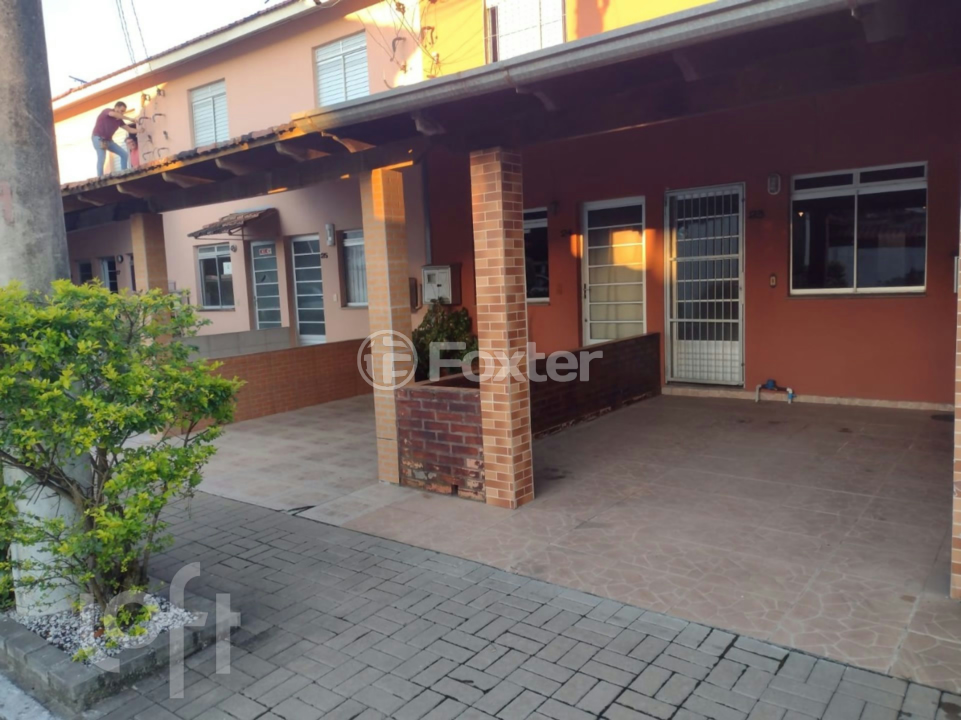 Casa à venda com 2 quartos, 45m² - Foto 11