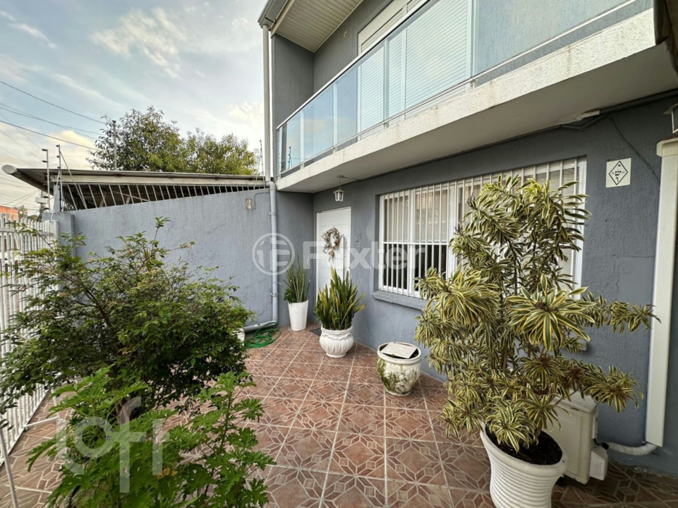 Casa à venda com 4 quartos, 180m² - Foto 2