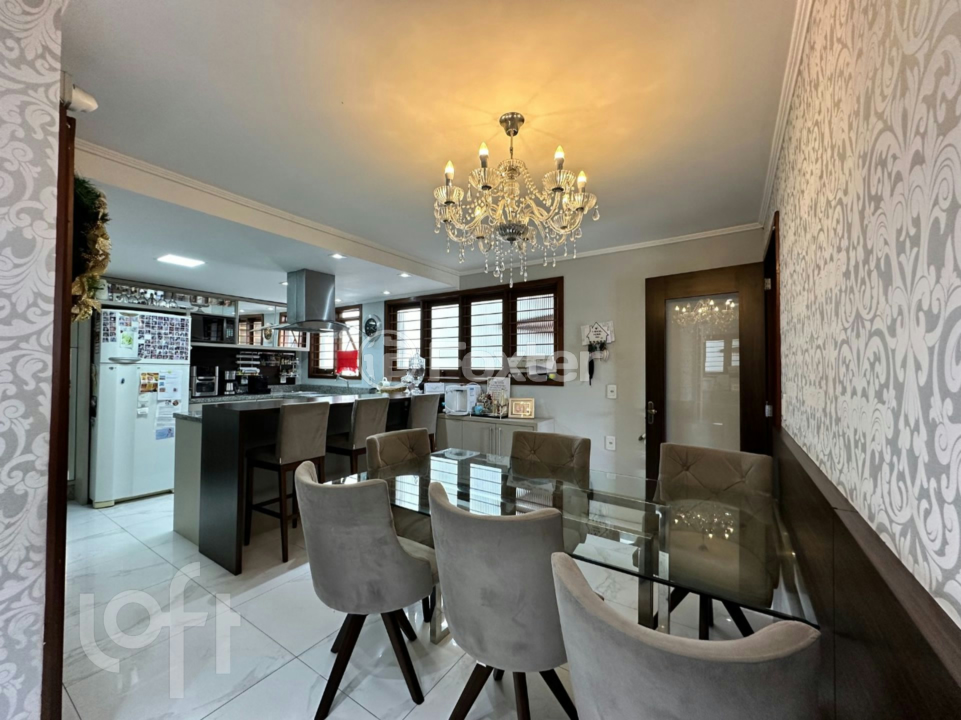Casa à venda com 4 quartos, 246m² - Foto 1