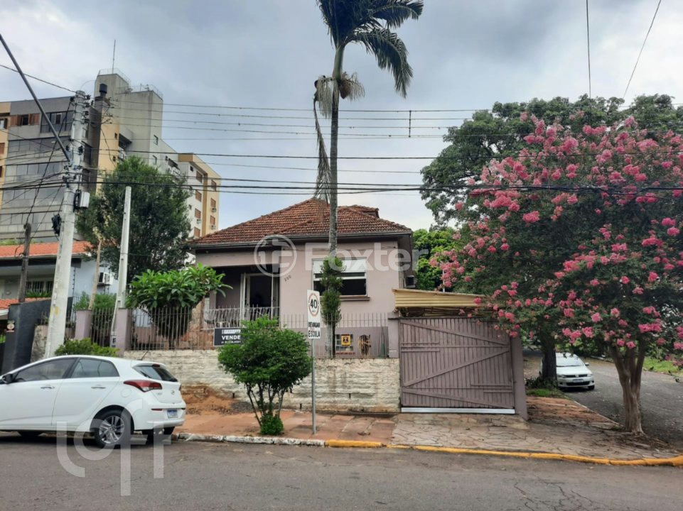 Casa à venda com 4 quartos, 242m² - Foto 1