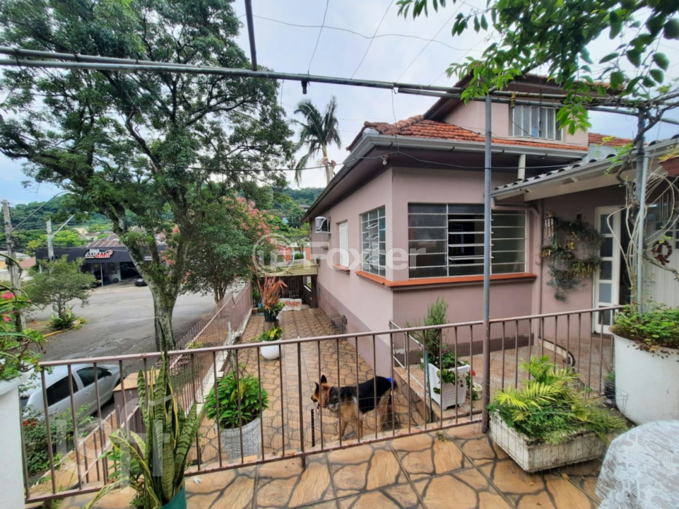 Casa à venda com 4 quartos, 242m² - Foto 2