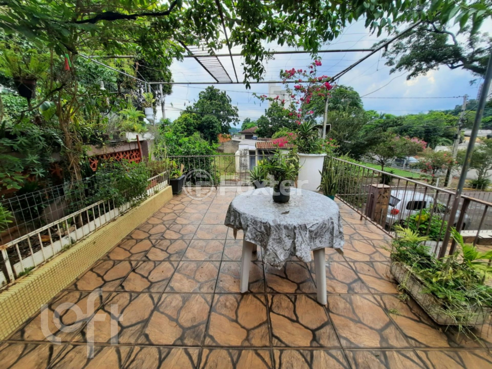 Casa à venda com 4 quartos, 242m² - Foto 3