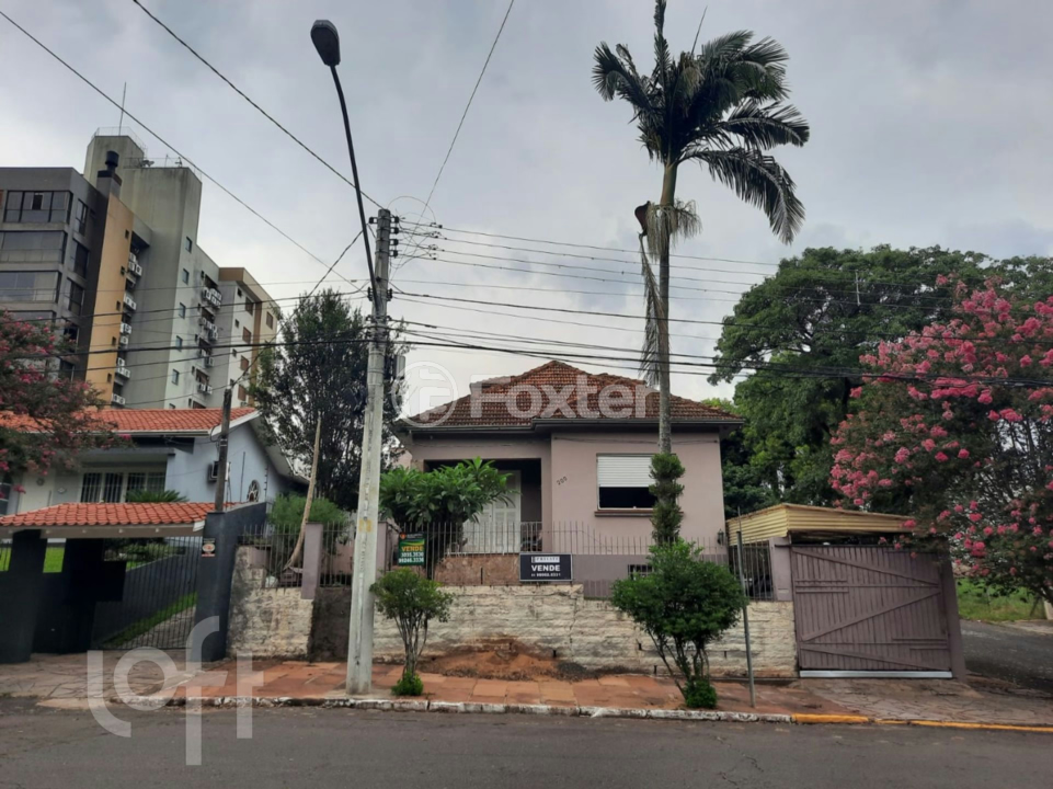 Casa à venda com 4 quartos, 242m² - Foto 4