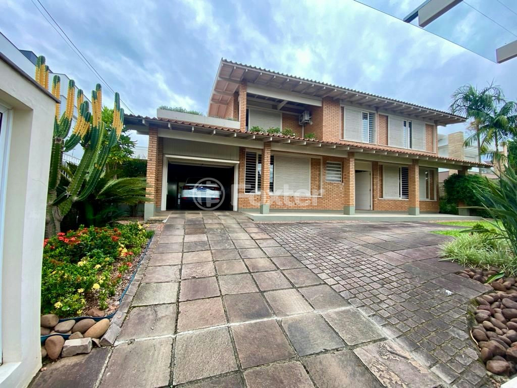 Casa à venda com 3 quartos, 656m² - Foto 1