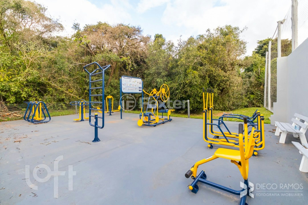 Casa de Condomínio à venda com 4 quartos, 250m² - Foto 4