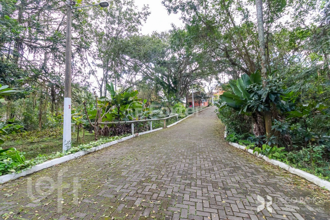 Casa de Condomínio à venda com 4 quartos, 250m² - Foto 9