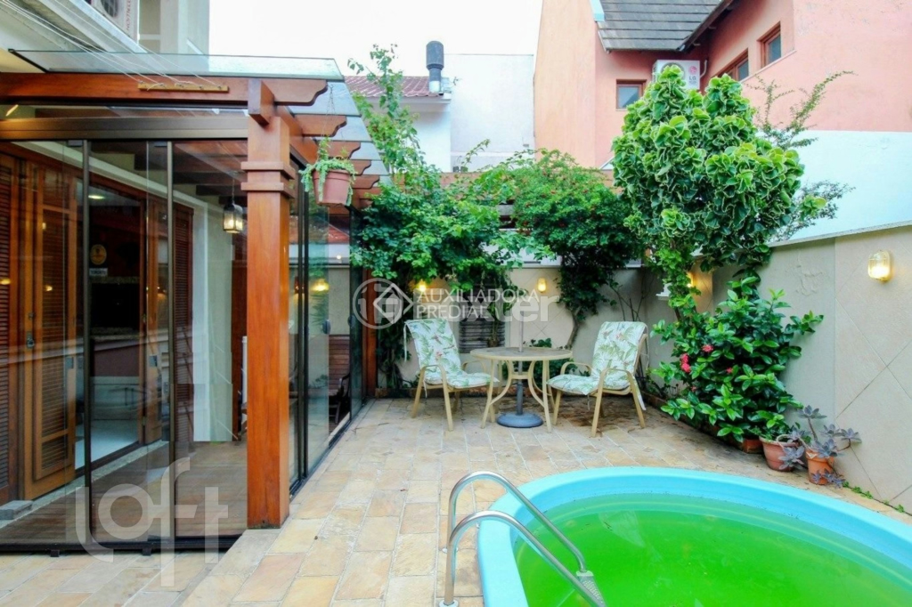 Casa à venda com 3 quartos, 210m² - Foto 3