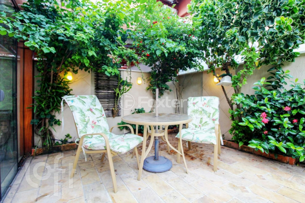 Casa à venda com 3 quartos, 210m² - Foto 2